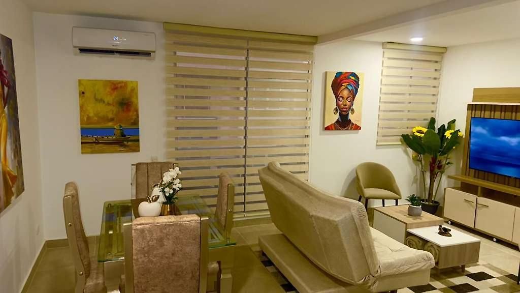 Apartamento Modern Coastal Retreat Near The