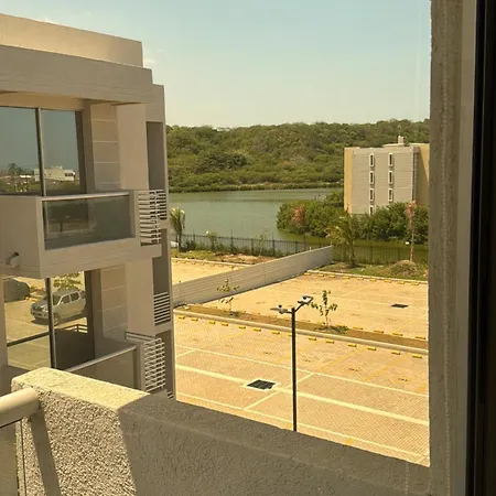 Modern Coastal Retreat Near The Apartamento
